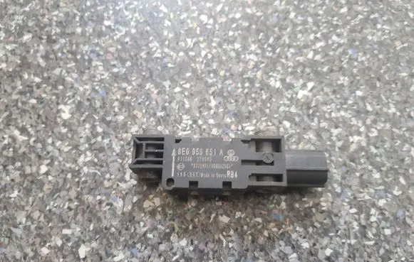 Audi A4 S4 B6 8E 8H Airbag deployment crash/impact sensor 8E0959651A