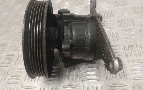 Volvo S40, V40 Power steering pump