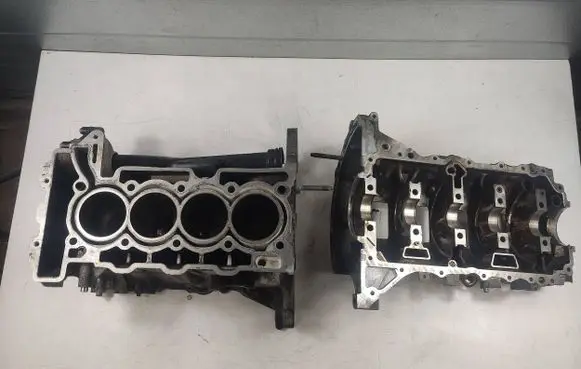 Peugeot 3008 I Engine block V757899480 5F02