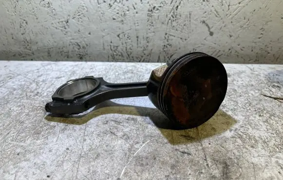 Piston with connecting rod