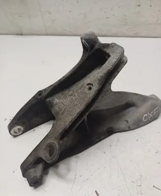 Volkswagen Transporter - Caravelle T6 Engine mounting bracket 7E0199343B