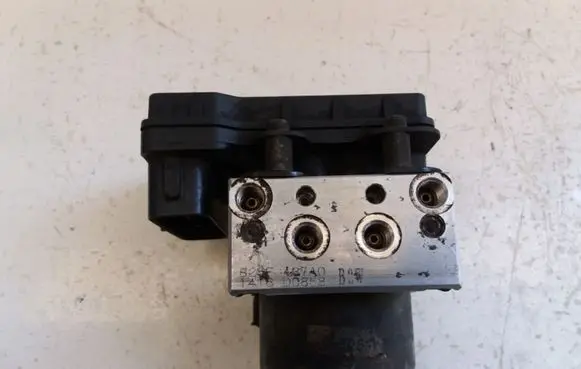 Mazda 323 F ABS Pump 2057846 4360864 B25F437A0