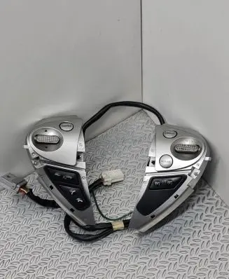 Nissan Note (E12) Steering wheel buttons/switches 