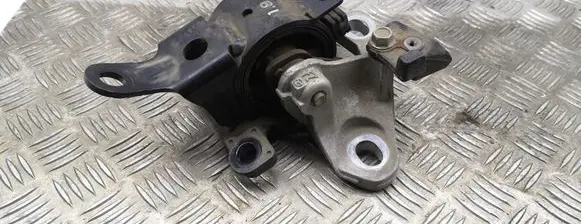 Mazda CX-5 Engine mount bracket