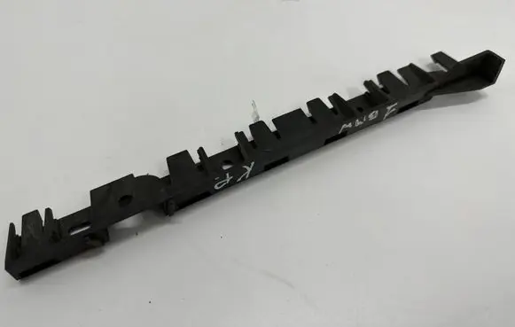 BMW 1 E82 E88 Fender mounting bracket