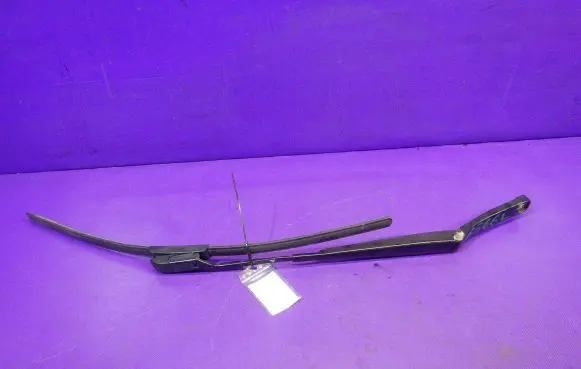 Front wiper blade arm