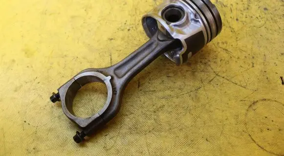 Peugeot 307 Piston with connecting rod