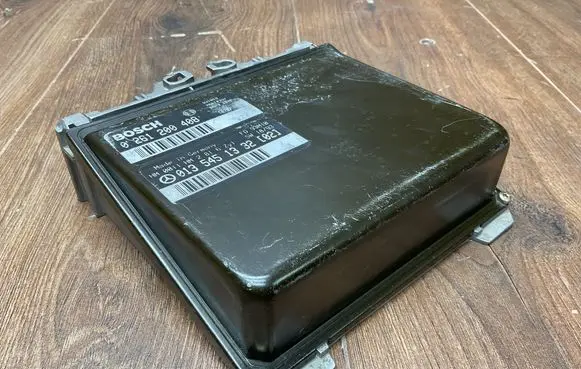 Mercedes-Benz E W124 Engine control unit/module ECU 0135451332 0261200408