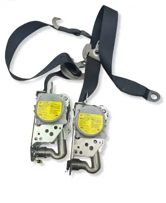 Toyota Avensis T270 Front seatbelt J082501