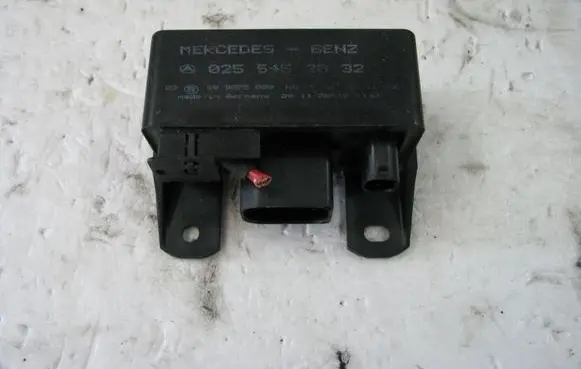 Mercedes-Benz A W168 Glow plug pre-heat relay A0255452832