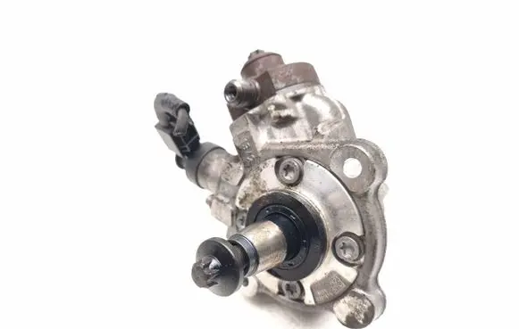 BMW X3 F25 Fuel injection high pressure pump 7810696 0445010517