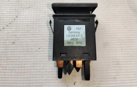 Volkswagen Golf IV Windscreen/window heater switch 1j0959621c