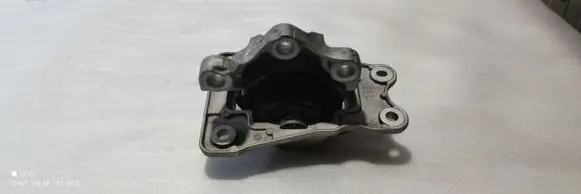 Volvo XC90 Engine mount bracket 31460716