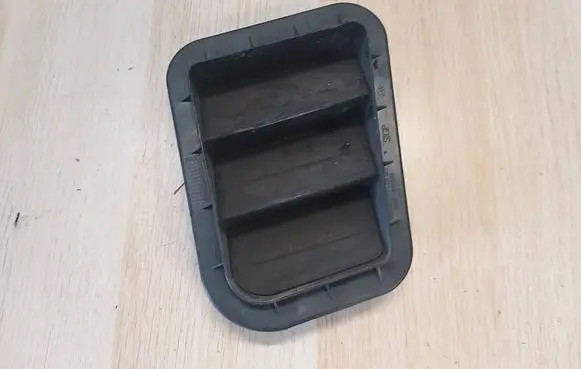 KIA Ceed Quarter panel pressure vent 975102F200