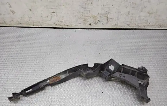 Front bumper mounting bracket