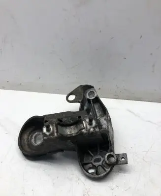 Audi A4 S4 B7 8E 8H Engine mounting bracket 8E0199352F