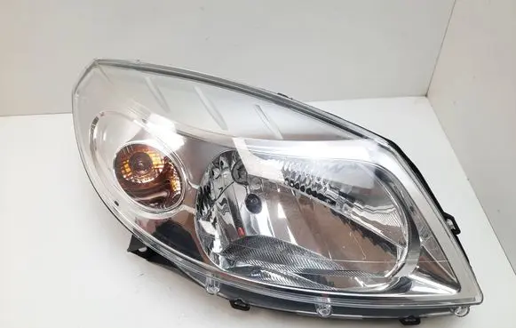 Dacia Sandero Headlight/headlamp 8200733877 00120145