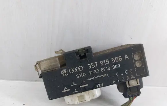 Volkswagen Golf III Coolant fan relay 357919506A