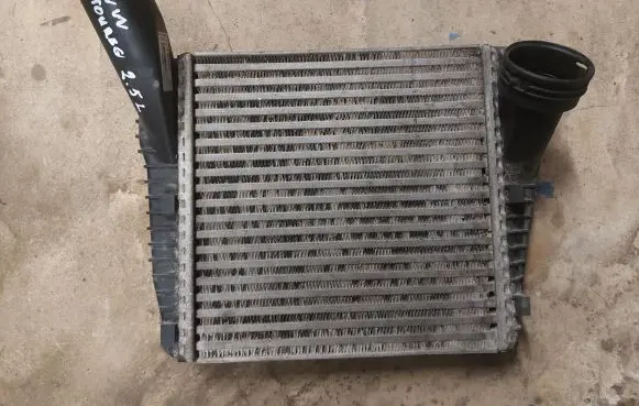 Volkswagen Touareg I Intercooler radiator 7L6145803C