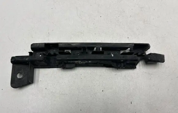 Renault Laguna III Front bumper mounting bracket P0012677