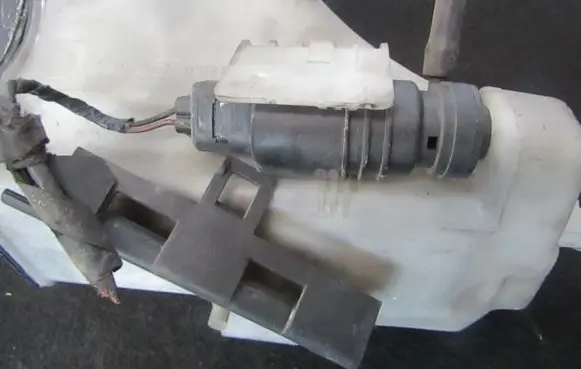 BMW 3 E46 Windscreen/windshield washer pump