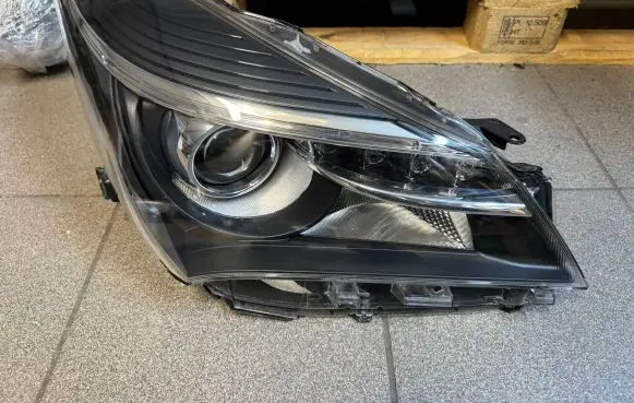 Toyota Yaris Headlight/headlamp
