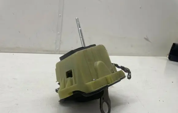 Mercedes-Benz E C207 W207 Gear shifter/selector A2042678124 204267300 204267050