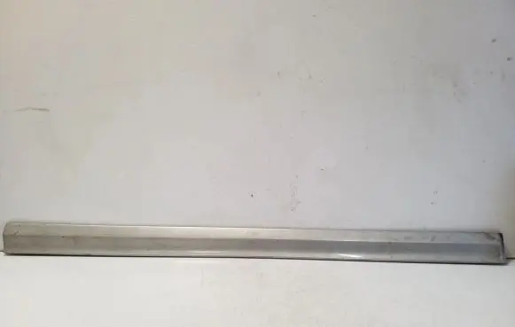 Volkswagen PASSAT B4 Front door trim (molding) 3A0853515A