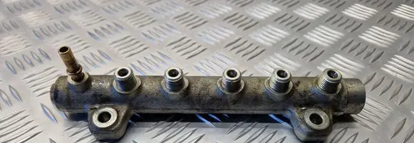 Renault Espace IV Fuel main line pipe