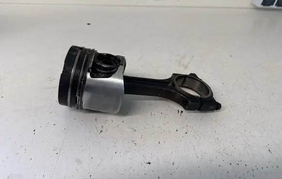 Opel Vivaro Piston with connecting rod 