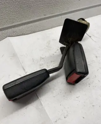 Audi A6 S6 C4 4A Middle seatbelt (rear) 8D0857739