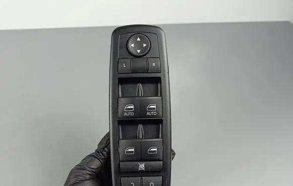 Jeep Cherokee Electric window control switch P68231805AA
