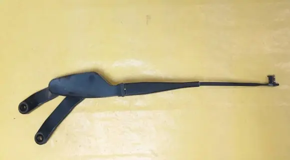 Mercedes-Benz C W204 Front wiper blade arm A2048200444