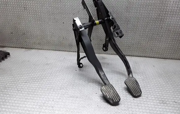 Volvo V70 Pedal assembly 