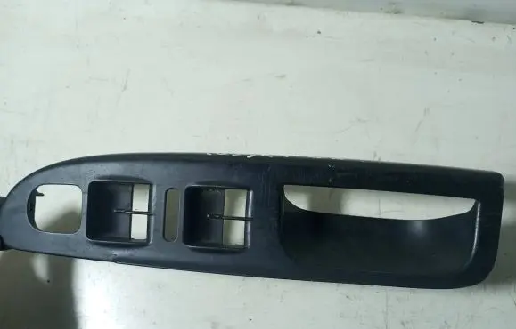 Volkswagen PASSAT B6 Front door window switch trim 3C1867171B