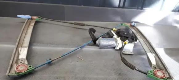 Citroen C2 Front window lifting mechanism without motor