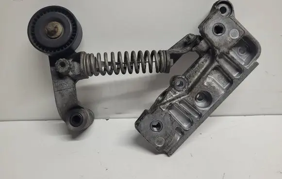 Mercedes-Benz B W246 W242 Engine mounting bracket A6512200607