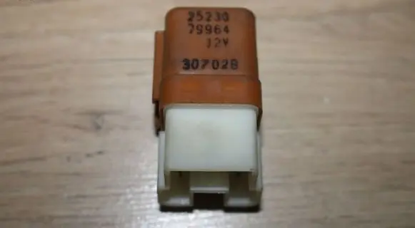 Nissan X-Trail T30 Other relay 2523079964