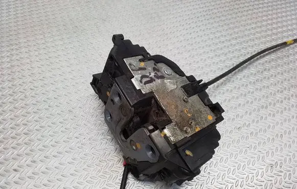 Renault Kangoo II Front door lock 8200497684