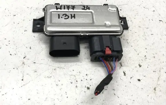 Mercedes-Benz A W177 Fuel pump relay A0009008214 A0009015303