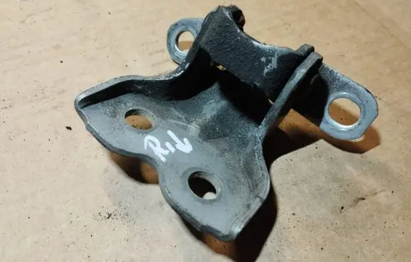 Toyota Yaris Front door lower hinge 