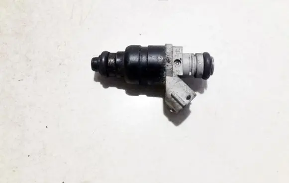 Mitsubishi Colt Fuel injector mr988977