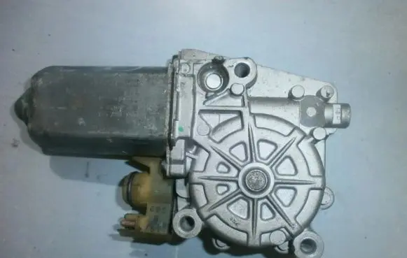 Mercedes-Benz S W140 Front door window regulator motor 0138821501