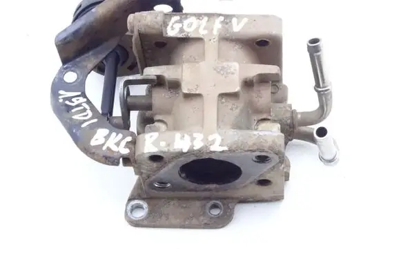Volkswagen Golf V Throttle valve 03G131063E