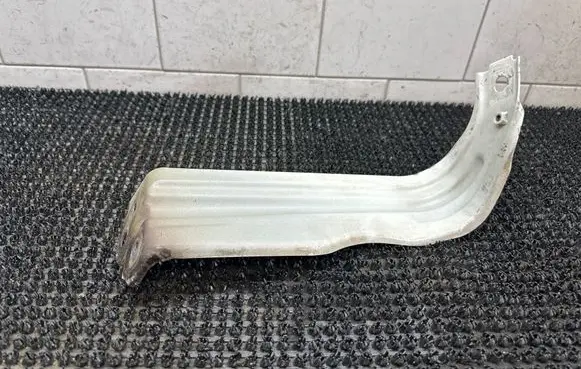Nissan Altima Fender mounting bracket