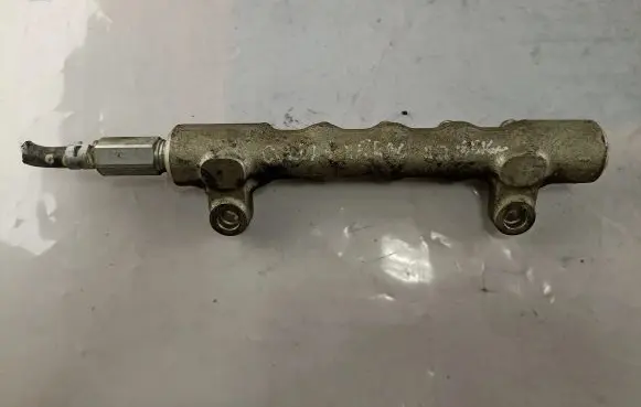 Toyota Corolla Verso AR10 Fuel main line pipe 0300