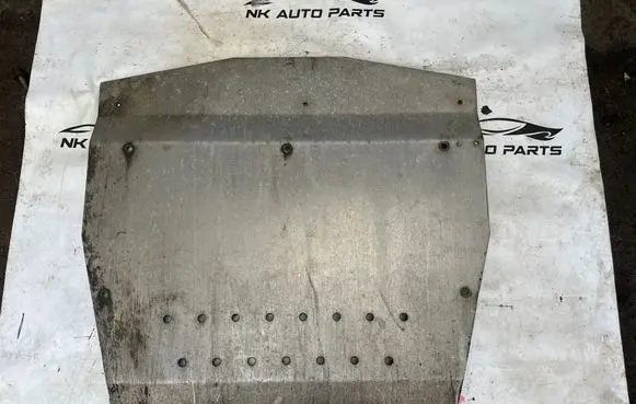 Volvo XC70 Engine splash shield/under tray