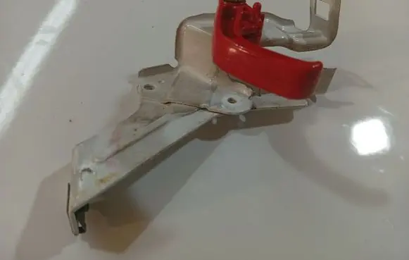 Engine bonnet (hood) release handle