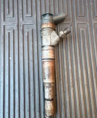 BMW X3 E83 Fuel injector 0445110216