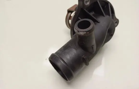 Audi A5 8T 8F Thermostat/thermostat housing 059121111N